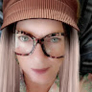 Meet your Posher, Debi